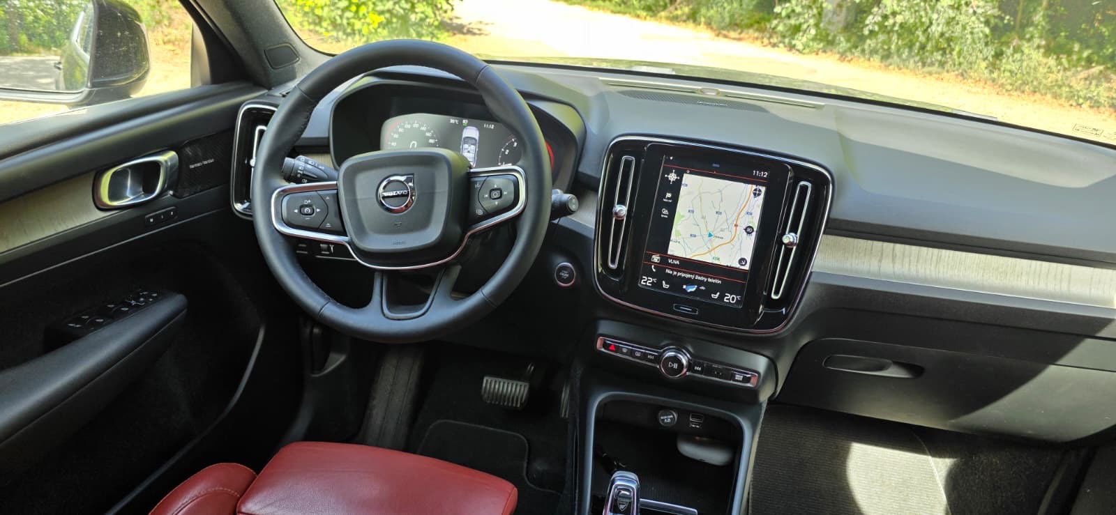 
								Volvo XC40 full									