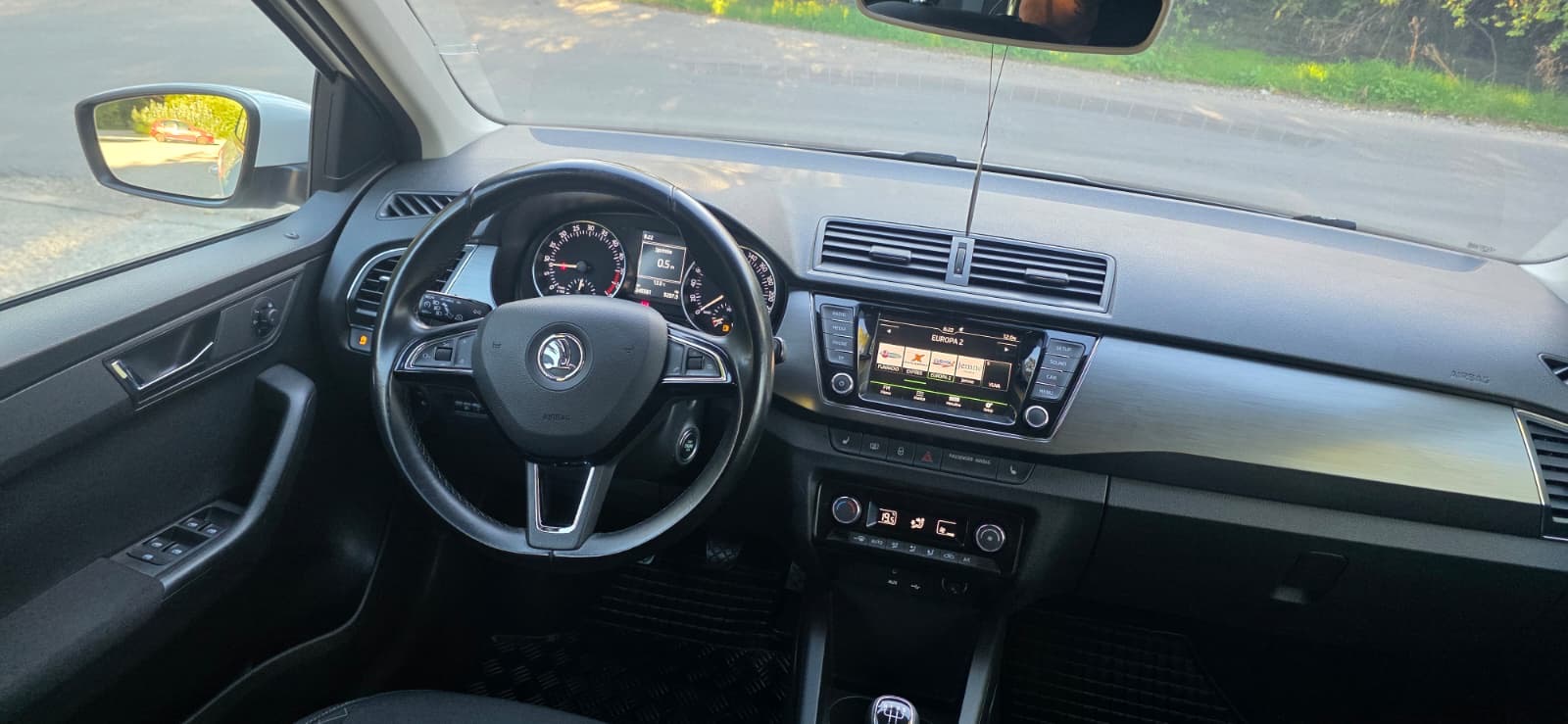 
								Škoda Fabia full									