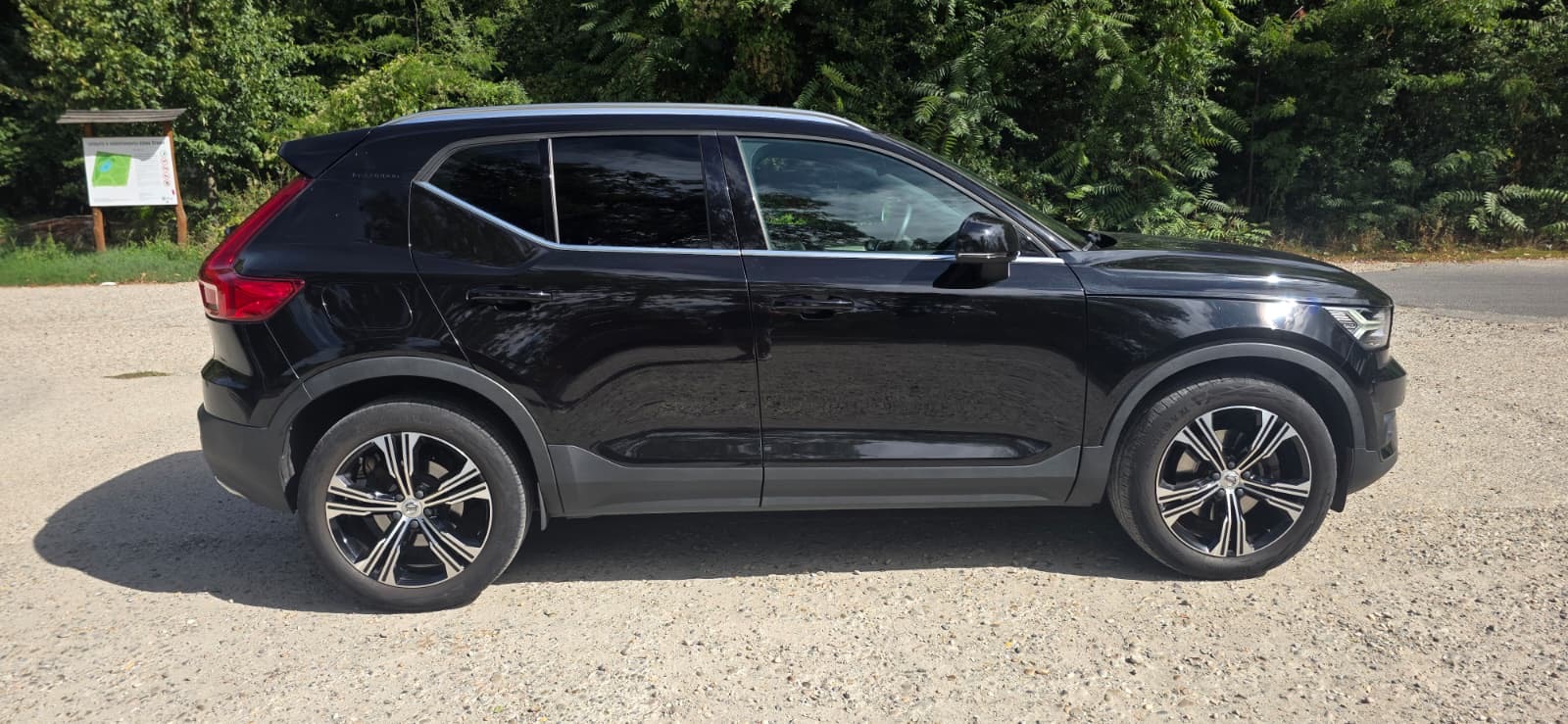 
								Volvo XC40 full									