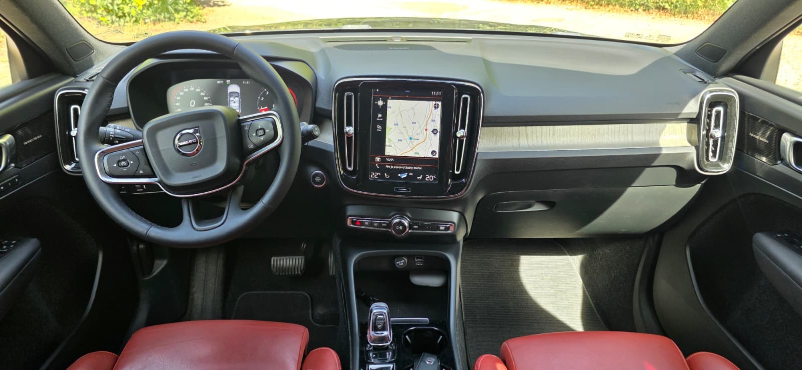 
								Volvo XC40 full									