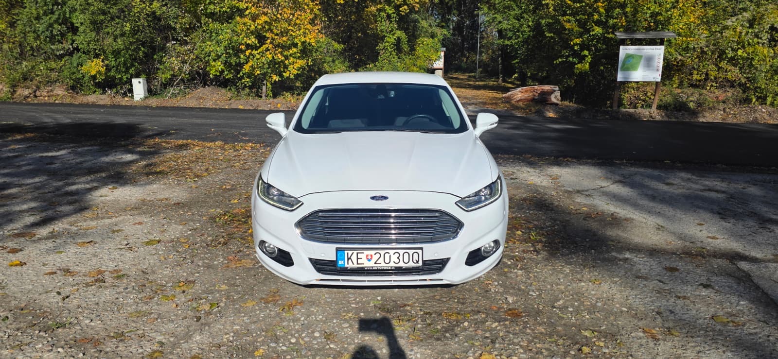 
								Ford Mondeo Hybrid full									