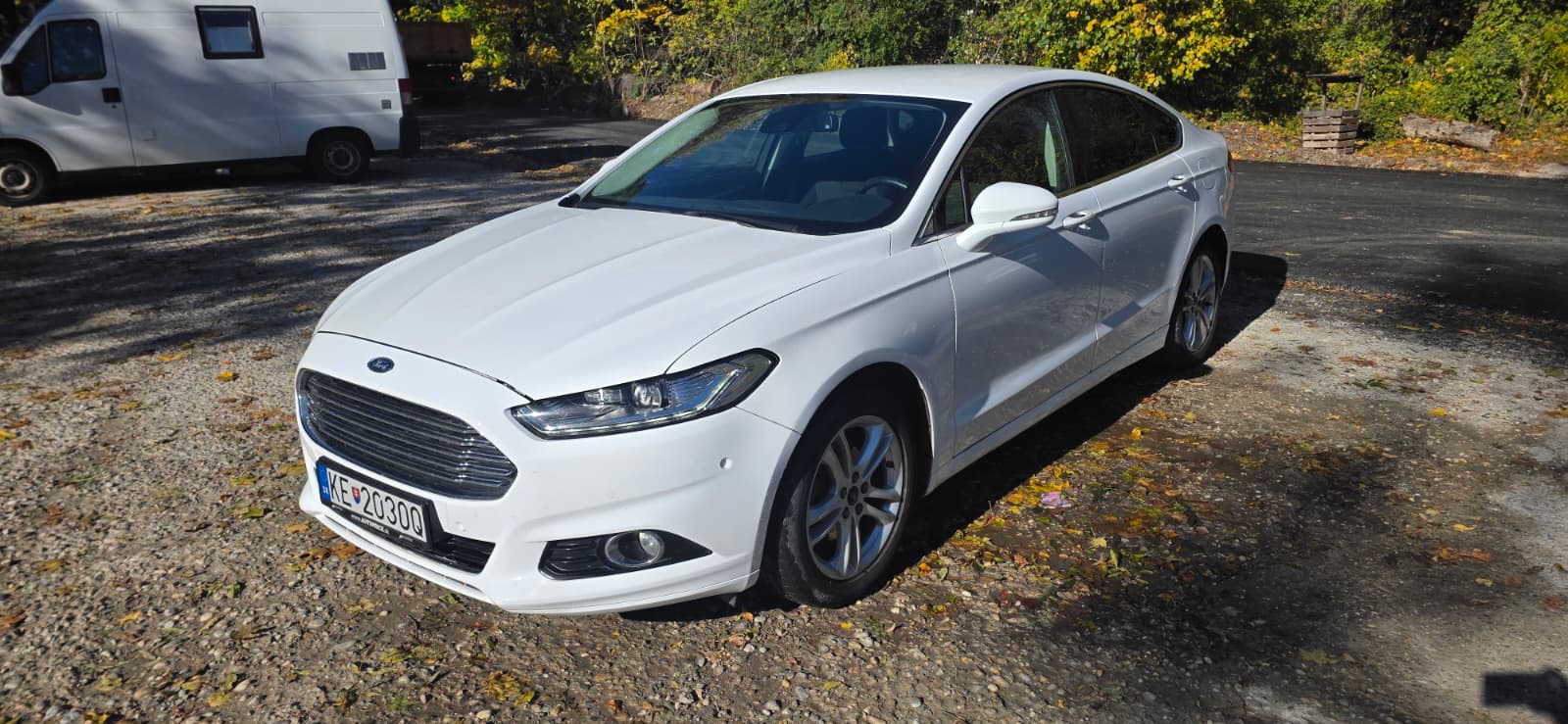 
								Ford Mondeo Hybrid full									
