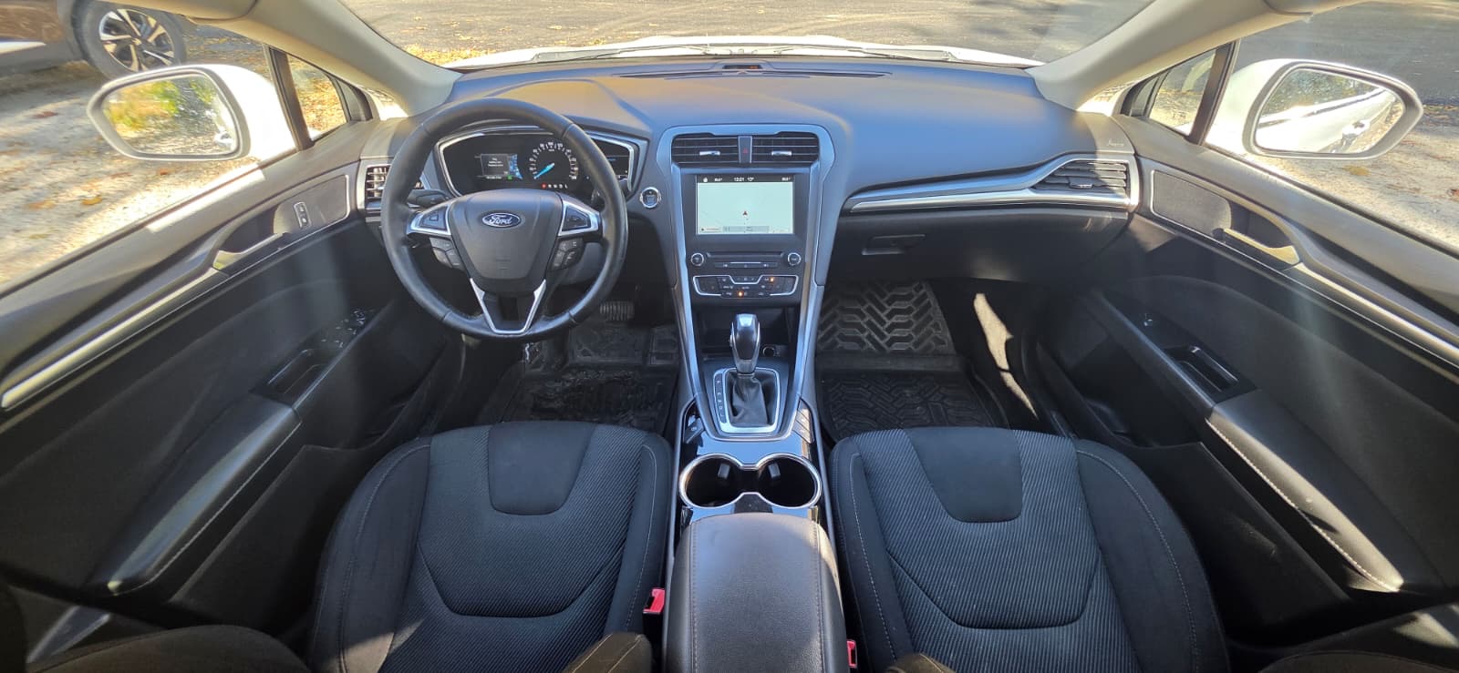 
								Ford Mondeo Hybrid full									