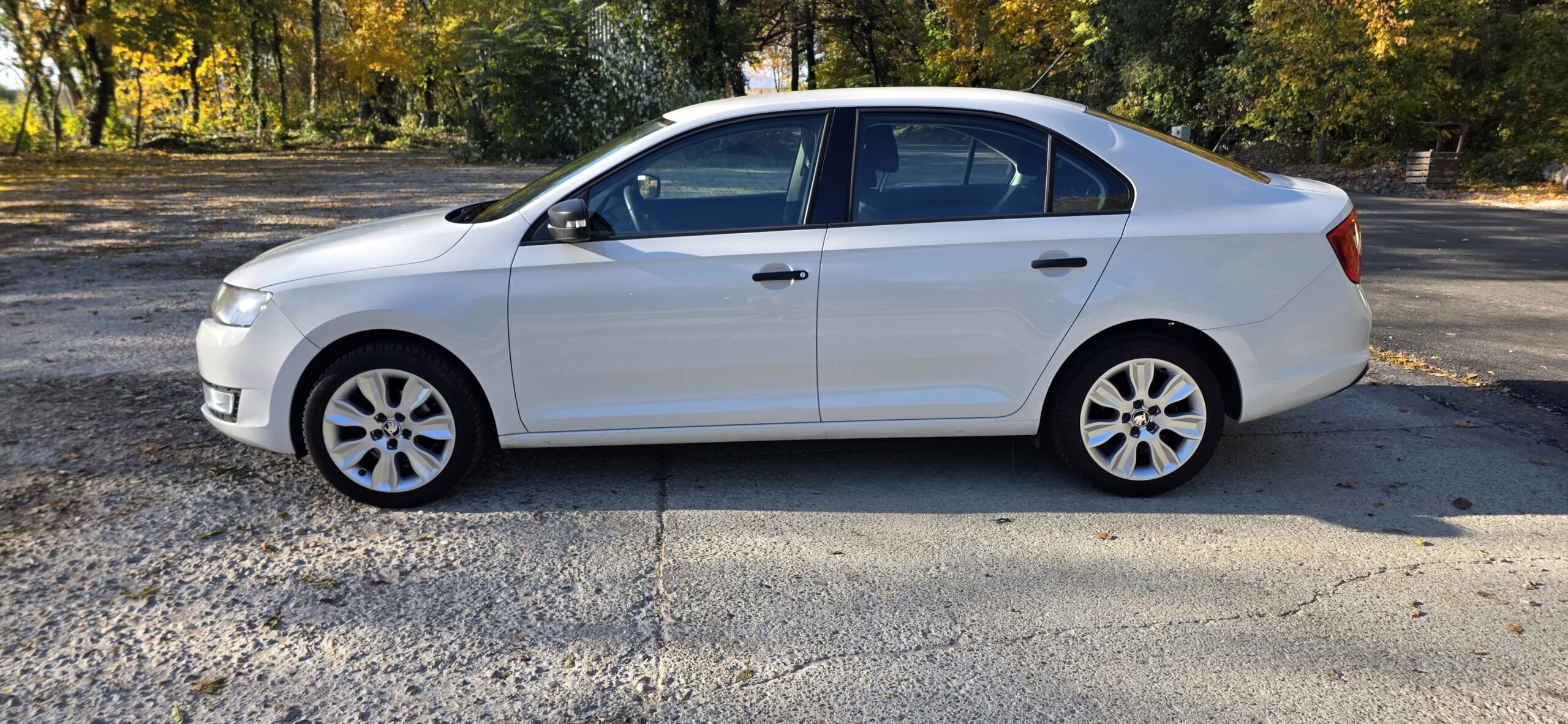 
								Škoda Rapid full									