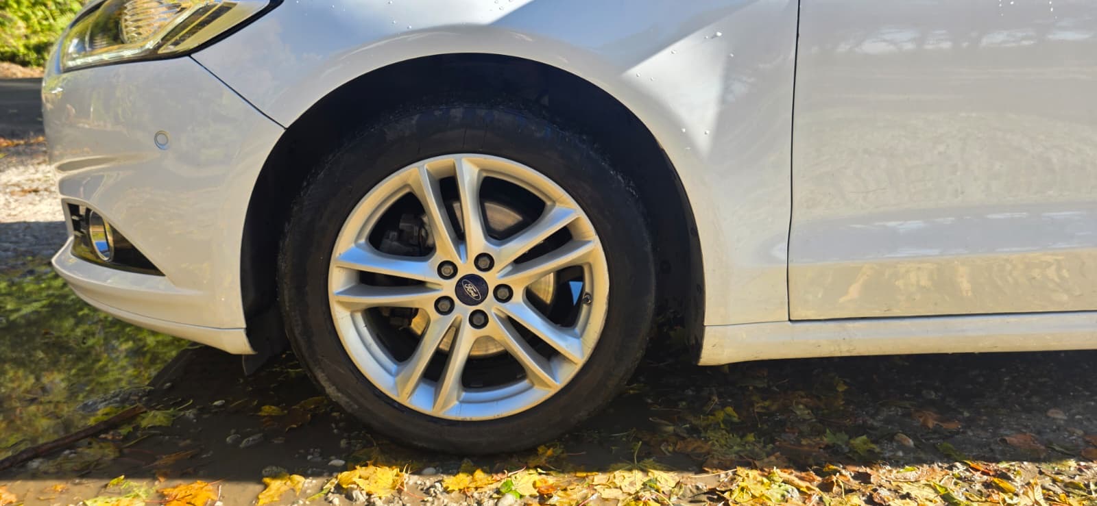 
								Ford Mondeo Hybrid full									