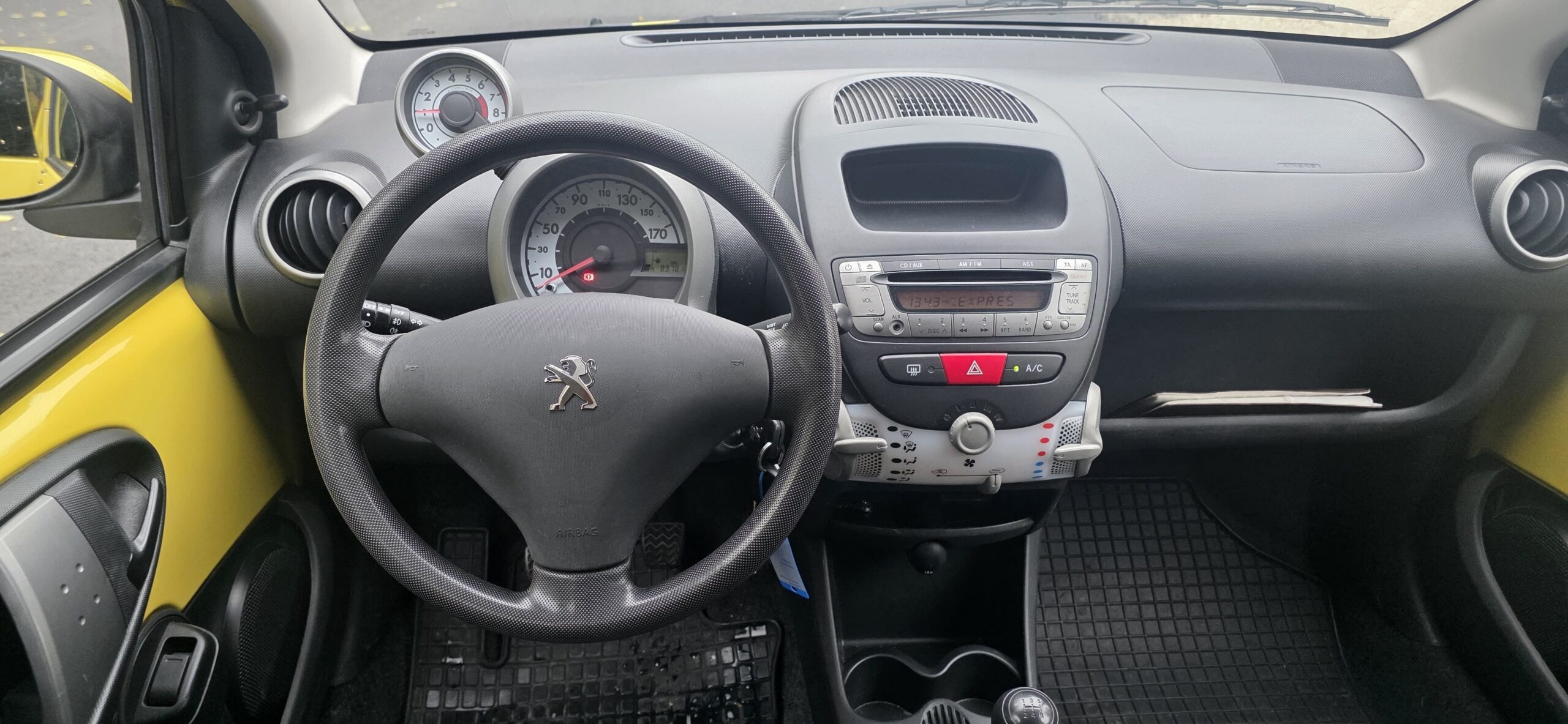 
								Peugeot 107 full									