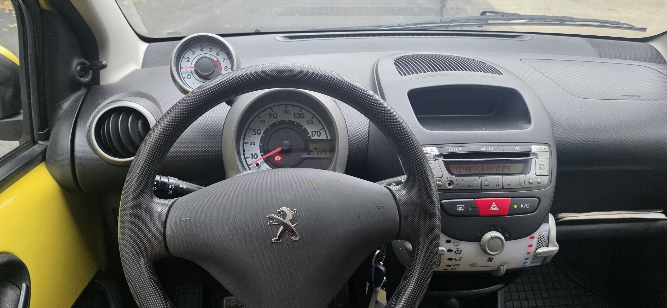 
								Peugeot 107 full									
