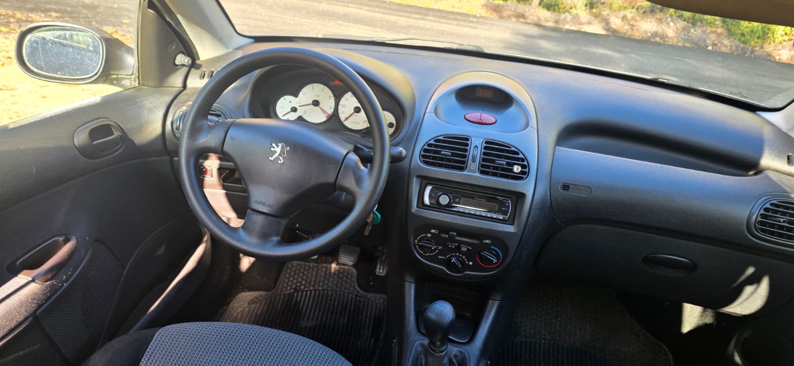 
								Peugeot 206 full									
