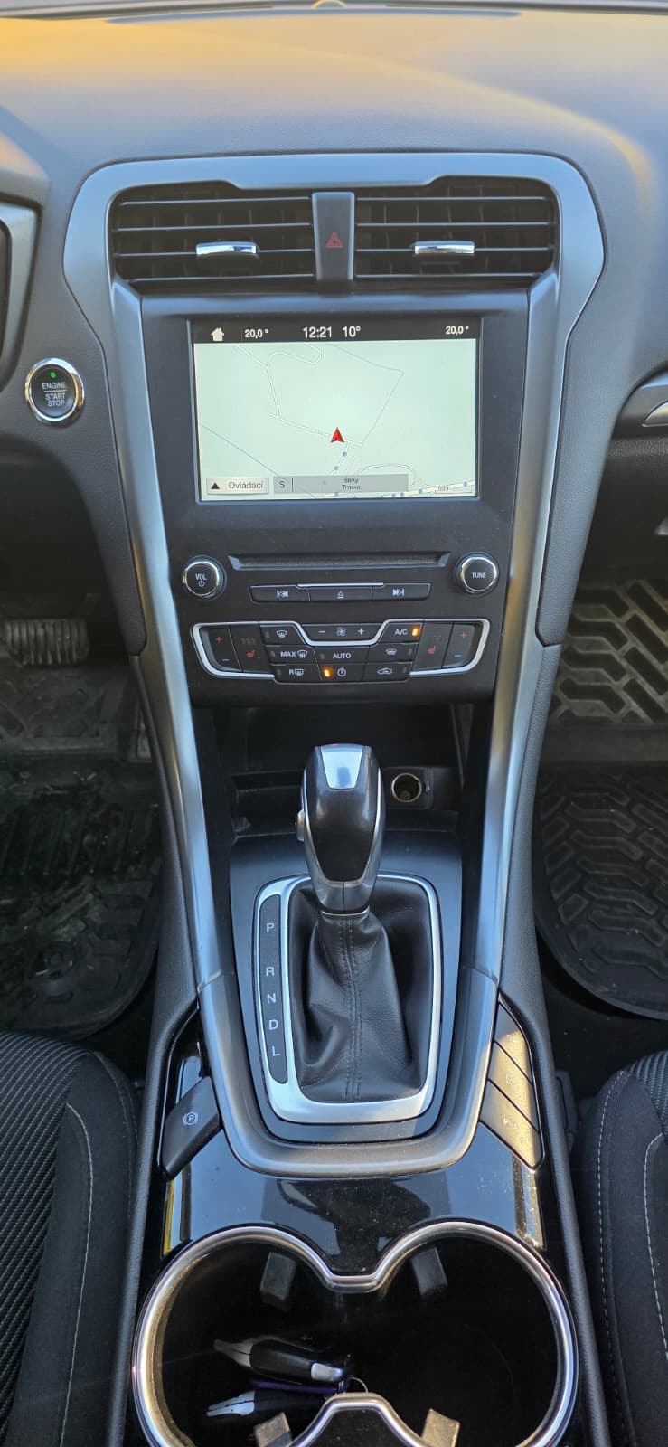 
								Ford Mondeo Hybrid full									
