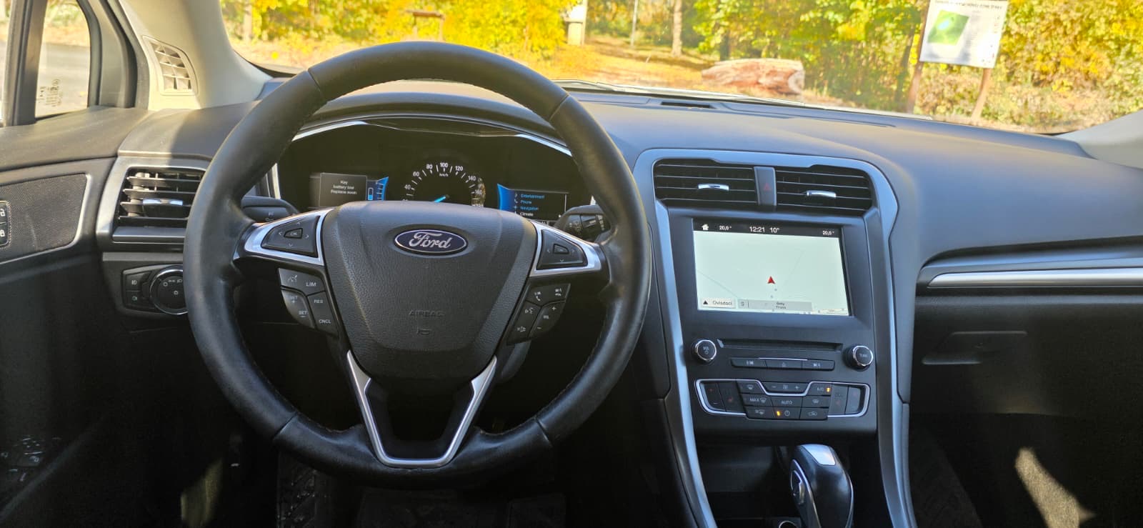 
								Ford Mondeo Hybrid full									