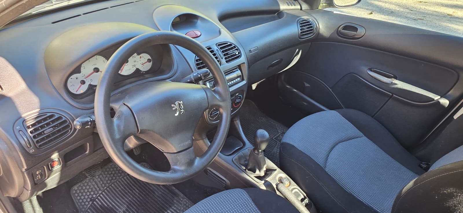
								Peugeot 206 full									
